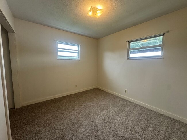 Building Photo - Cozy, Convenient Nothside 2 Bedroom Apartm...