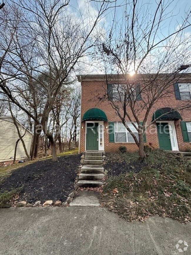 Building Photo - TOWNHOME IN FARRAGUT! 2 BEDROOM, 2.5 BATH ...