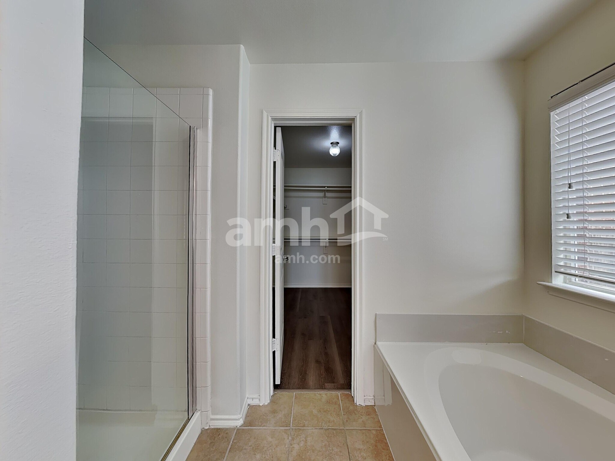 Building Photo - 2026 Wellington Pt