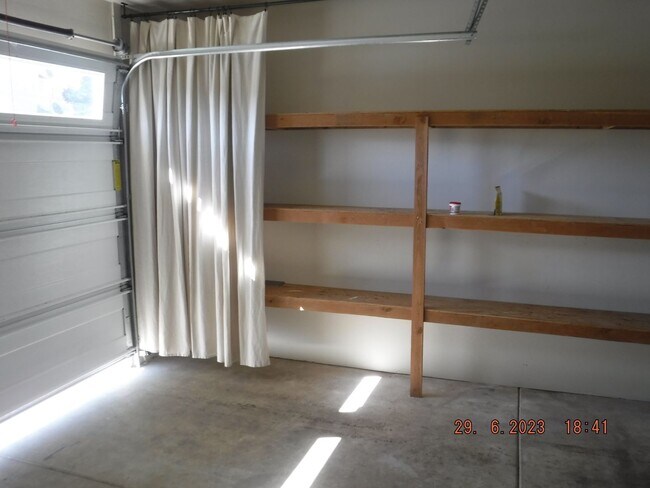 Building Photo - Nice 3 Bedroom townhouse in E Medford