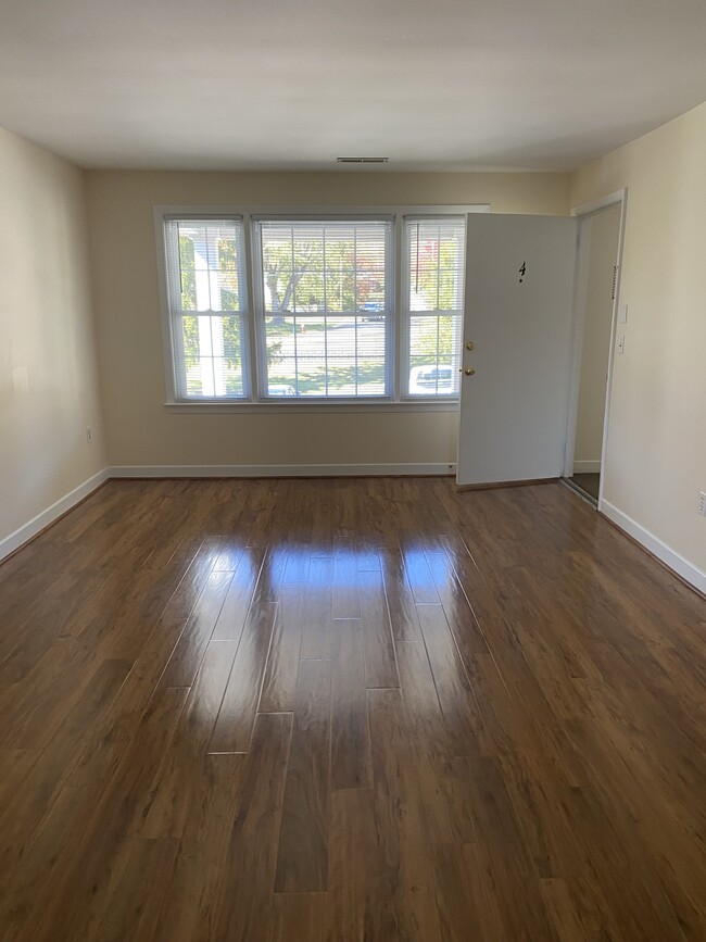 Living room - 185 Gallimore Rd