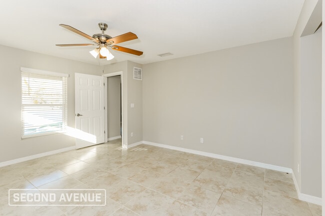 Building Photo - 1426 Paramount Ave SE