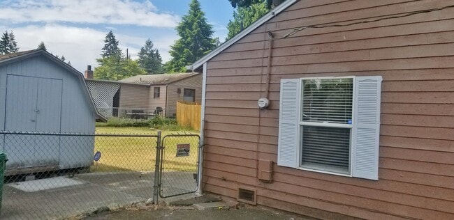 Building Photo - North Seattle/Shoreline 2BD1BA