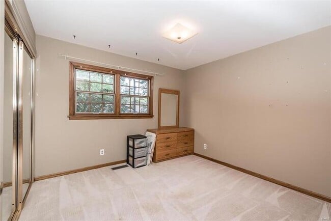 Building Photo - Fantastic 3bd/3ba home! Coming soon!