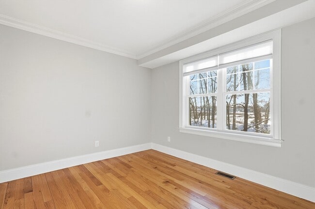 Building Photo - 597 Sea St