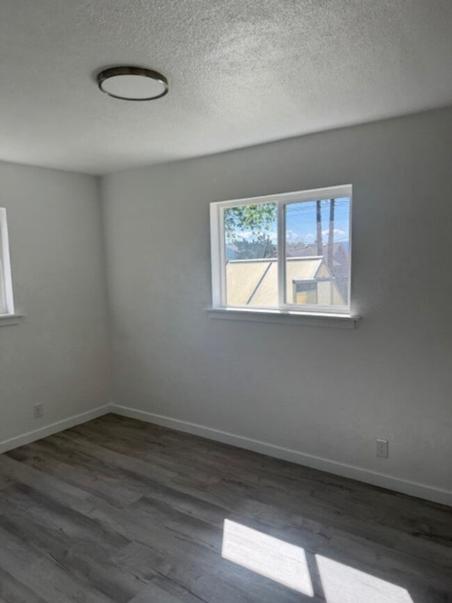 Building Photo - FULLY REMODELED 3 BEDROOM SINGLE FAMILY HOME