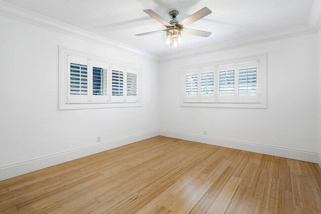 Building Photo - 150 SW 11th Ct
