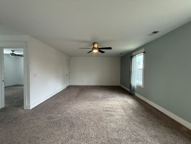 Building Photo - Beautiful Two-Story House in Woodbine - Fenced in Backyard