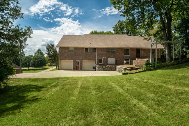 Building Photo - 818 Curtis Dr