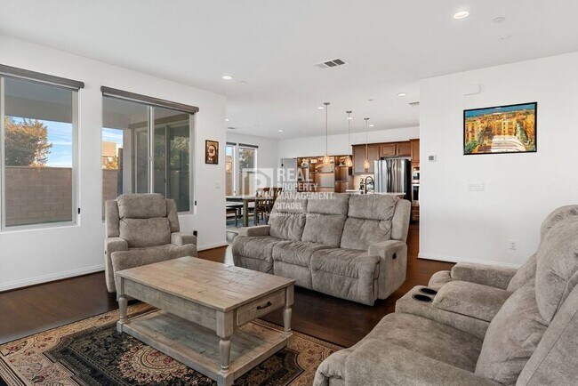 Building Photo - 3657 Bearberry Ave