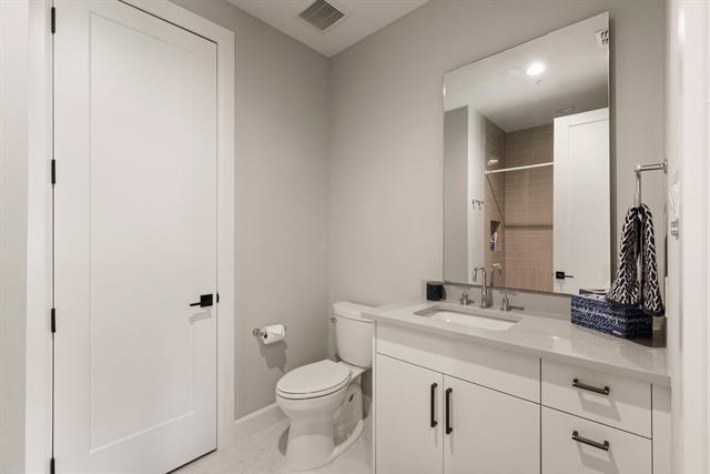 Building Photo - 2850 Lakeside Pkwy