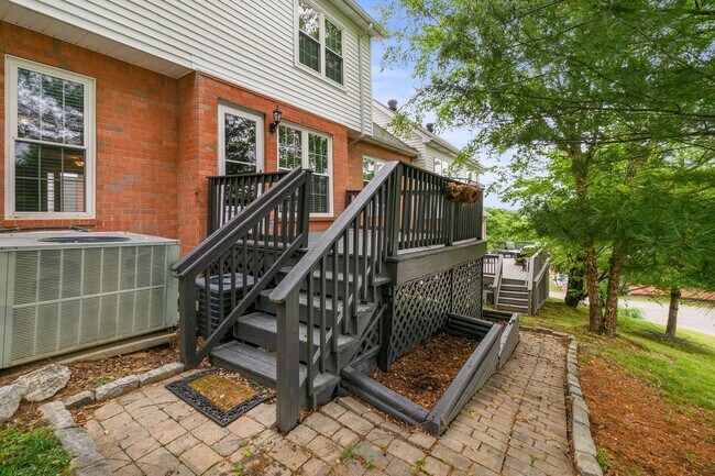 Building Photo - 7037 Mooreland Ct
