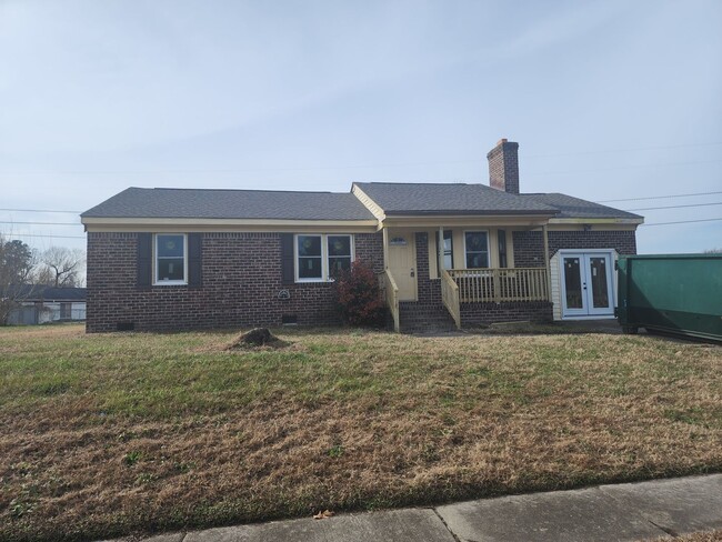 Building Photo - Completely remodeled 4bd 2 bth Chesapeake