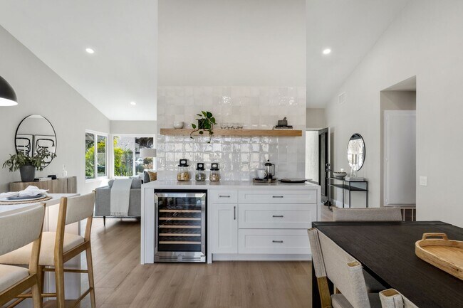 Building Photo - Beautifully Renovated 3 Bed/2 Bath Home in...