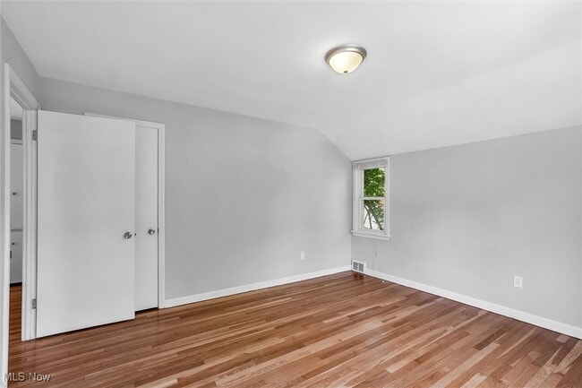 Building Photo - 1130 Haselton Rd