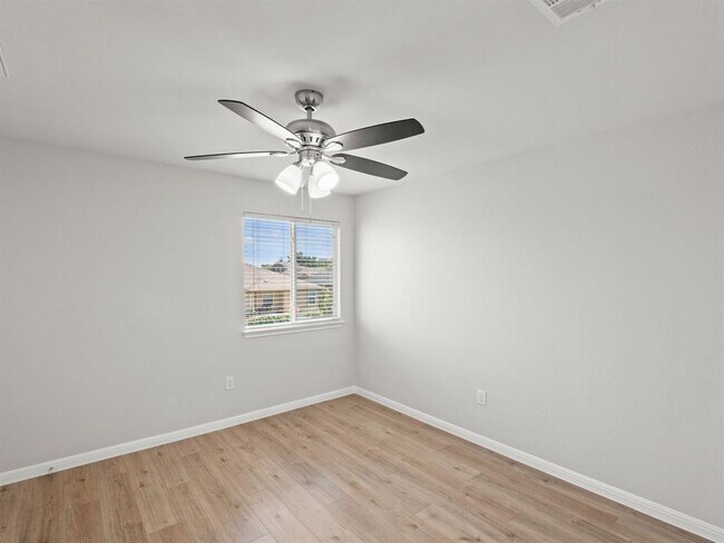 Building Photo - 303 Camellia Dr