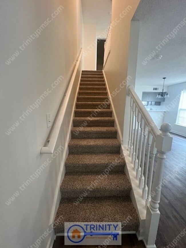 Building Photo - Cute TWO STORY Town Home!