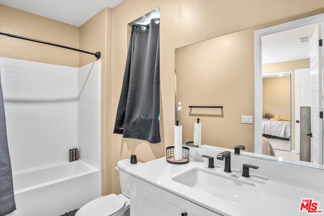 Building Photo - 720 Grace Ave