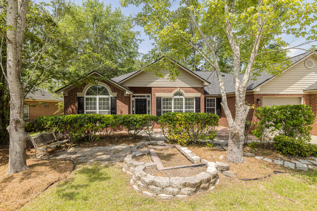 Building Photo - 245 Farmington Dr