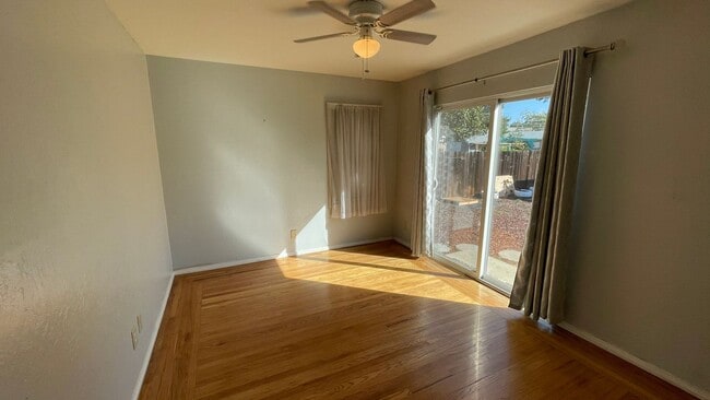 Building Photo - Charming 2 bedroom 1 bathroom home in Concord