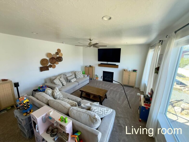 Building Photo - 2693 E Gambel Oaks Dr
