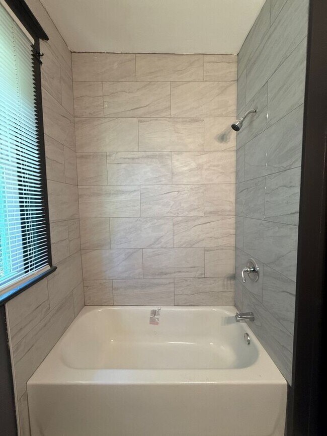 Building Photo - 3408 Bowen Ave