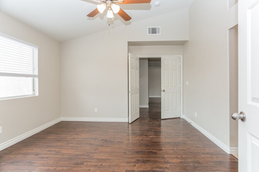 Building Photo - 4565 Savin Cir