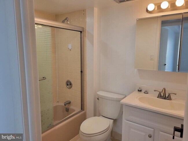 Building Photo - 20722 Valley Forge Cir