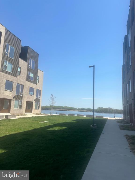 Building Photo - 3000 Birchview Walk