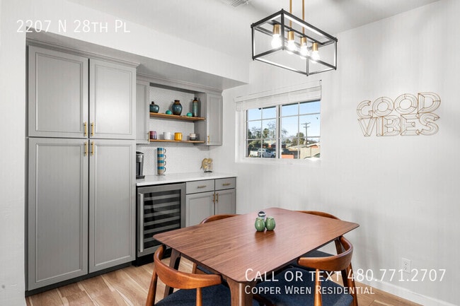 Building Photo - 2207 N 28th Pl