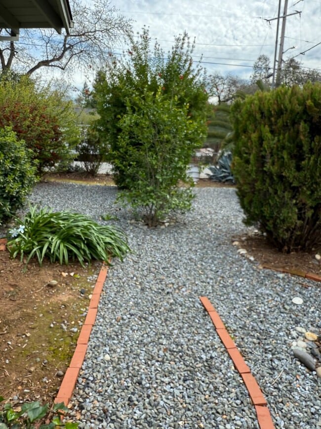 Building Photo - Charming 2-Bedroom Auburn Home with Beautiful Covered Patio!