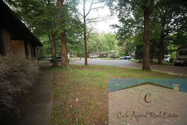 Building Photo - 3 Bedroom 2 Bath Home in Beautiful Neighborhood! A fenced back yard!!