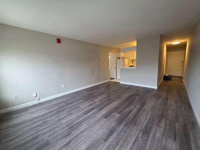 Interior Photo - 3069 N Oakland Ave