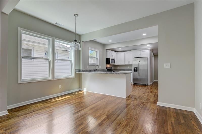 Building Photo - 807 Gilbert St SE