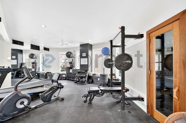 Building Photo - 4040 Avondale Ave