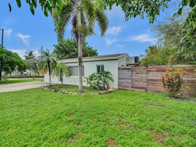 Building Photo - 601 NE 59th Ct