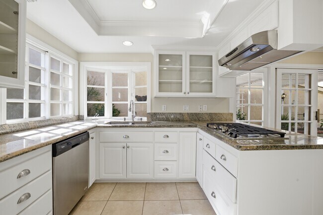 Building Photo - 508 Ventaja