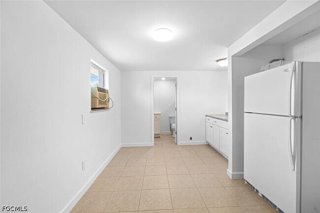 Building Photo - 2115 St Croix Ave
