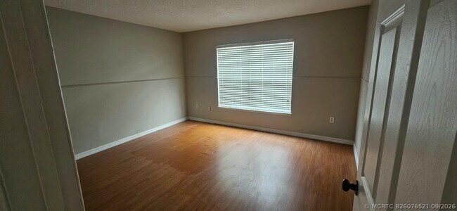 Building Photo - 523 Stonewall Ave