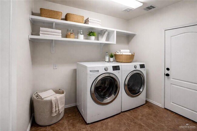 Building Photo - 10 Sweet Ln