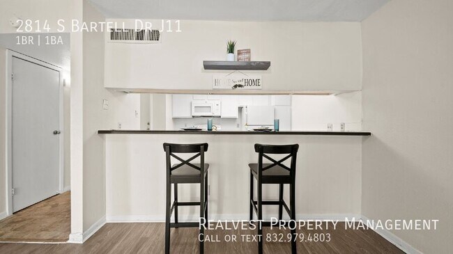 Building Photo - 2814 S Bartell Dr