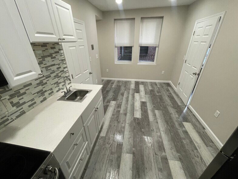 Building Photo - 205 Endicott St