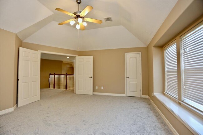 Building Photo - 14010 Norhill Pointe Dr