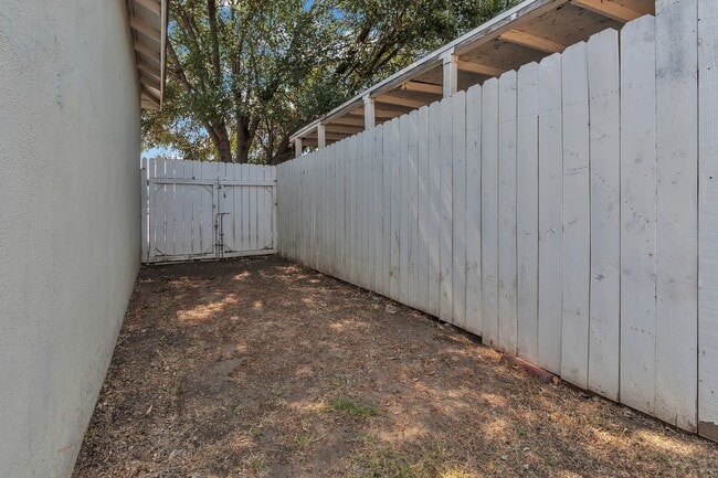 Building Photo - 7823 Appledale Ave