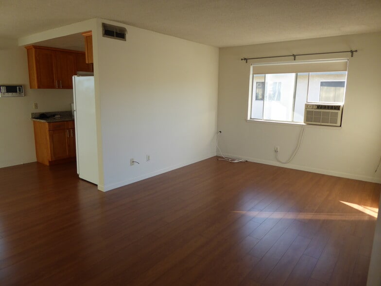 Front room - 3140 Neal Ave