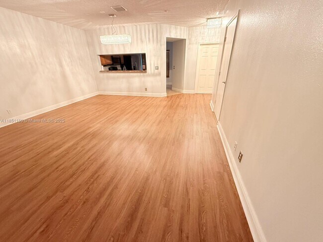 Building Photo - 10911 Jewel Box Ln