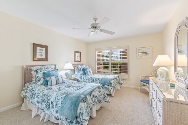 Building Photo - 970 Palm Ave