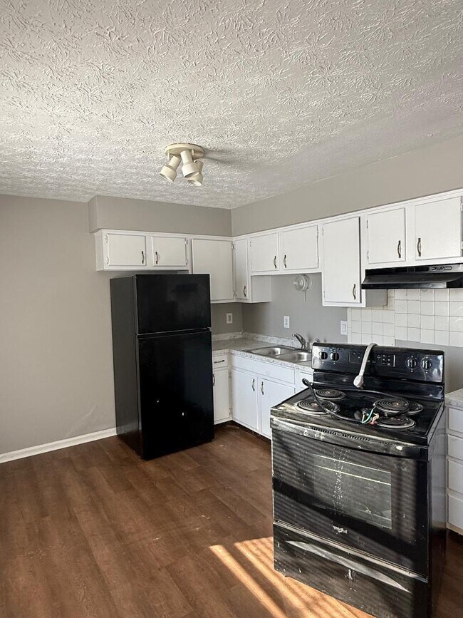 Building Photo - 3678 Niagara Dr