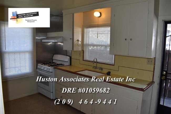 Building Photo - 2239 E Willow St