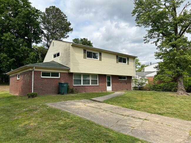 Building Photo - Spacious 4BR + Bonus Room – Available May 10! Regency Area!